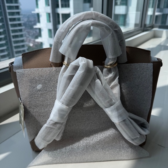 NEW OLEADA Wavia Work Bag - Taupe 100% Leather - Picture 4 of 6